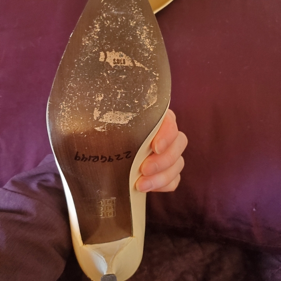 Shoes - Picture 4 of 8